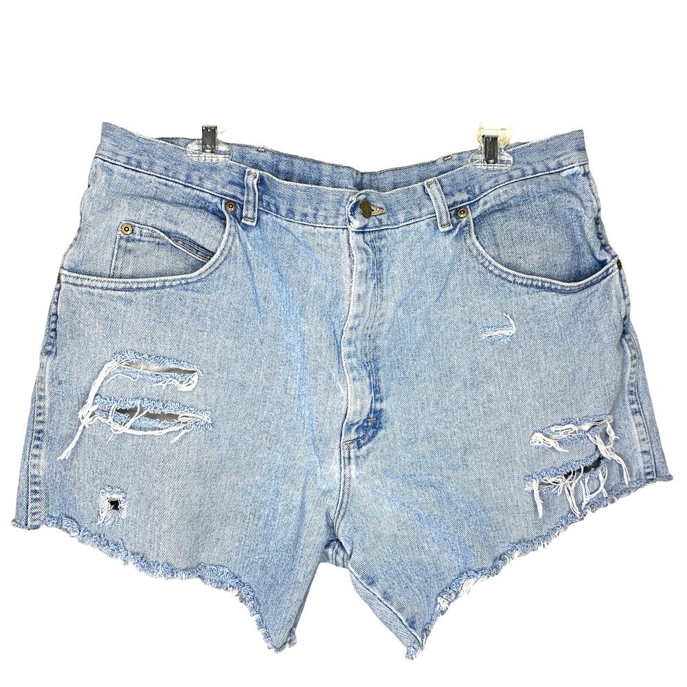 Wrangler Vintage Light Wash Distressed Cutoff Denim Jean Shorts Size 40